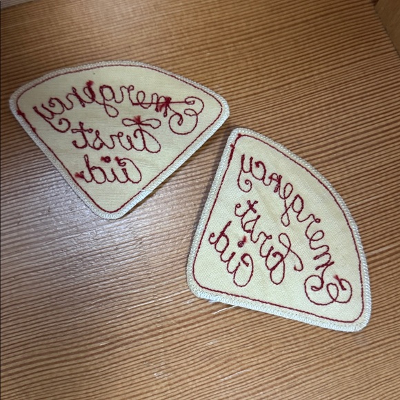 2 Vintage Emergency First Aid Patches matching great condition - Picture 3 of 3